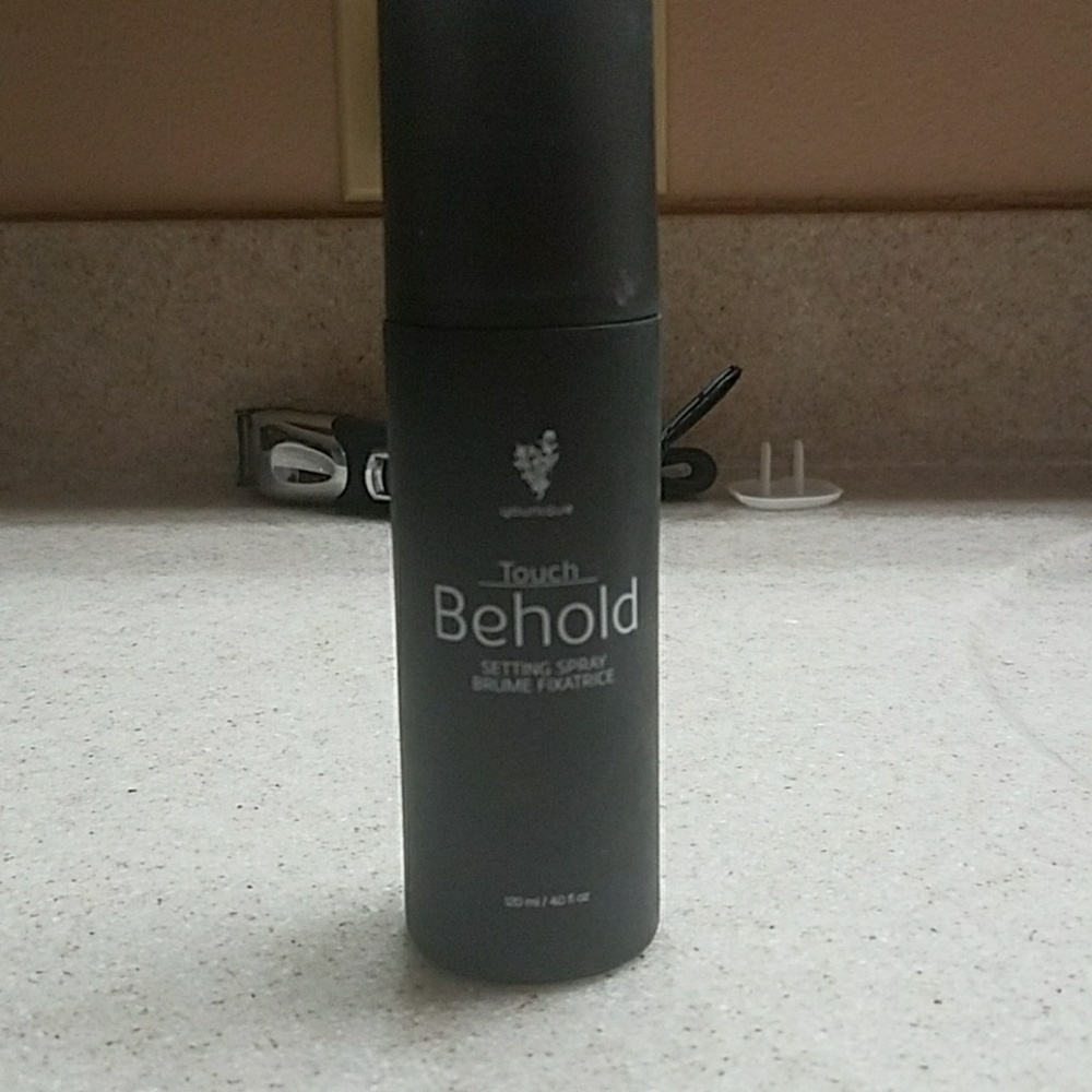 Younique setting spray